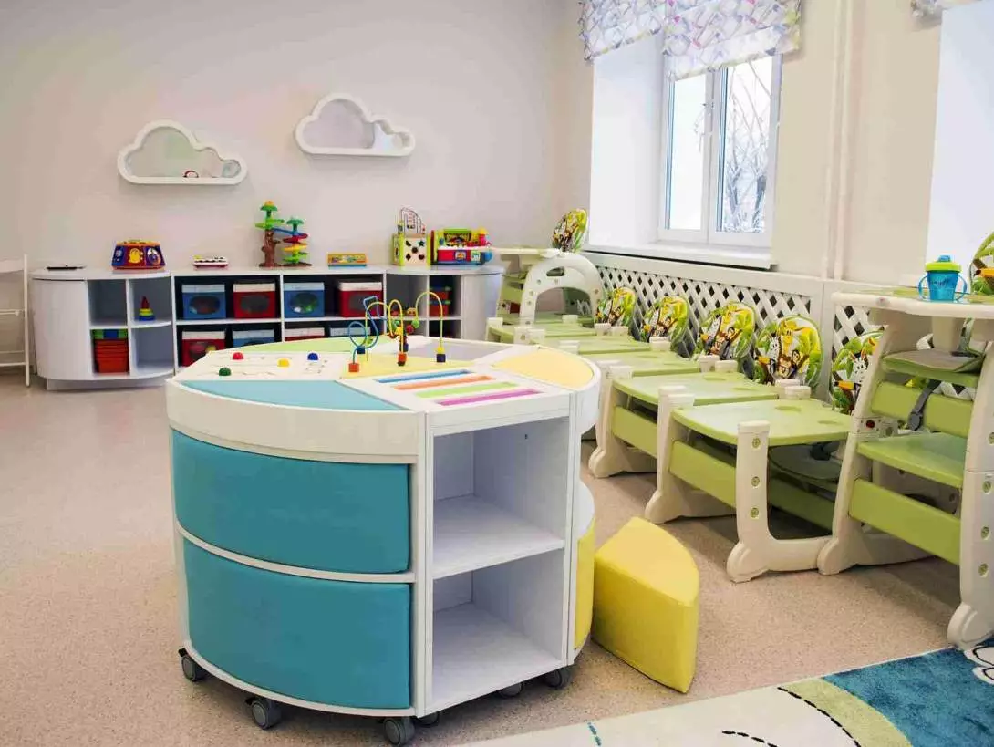 Комплект детской мебели векторная иллюстрация эскиз отличается для детских кроваток и колясок
